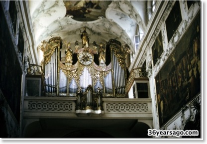 Beautiful organ balcony