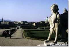 Belvedere Palace grounds 02