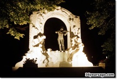 Johann Strauss statue at night