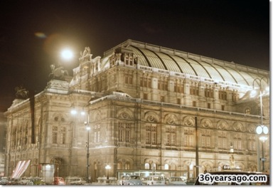 Vienna Staatsoper at night