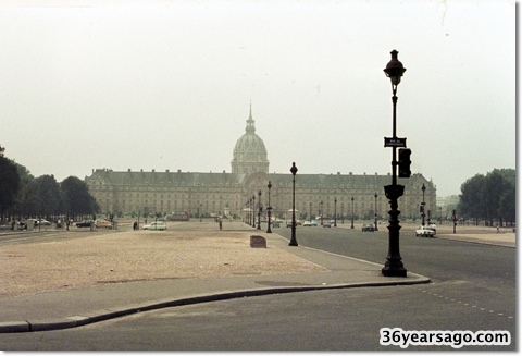 Walking the streets and parks of Paris 01