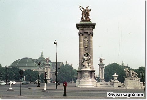 Walking the streets and parks of Paris 02